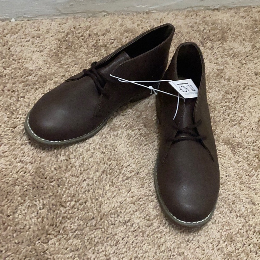 Boys size 5 Shoes